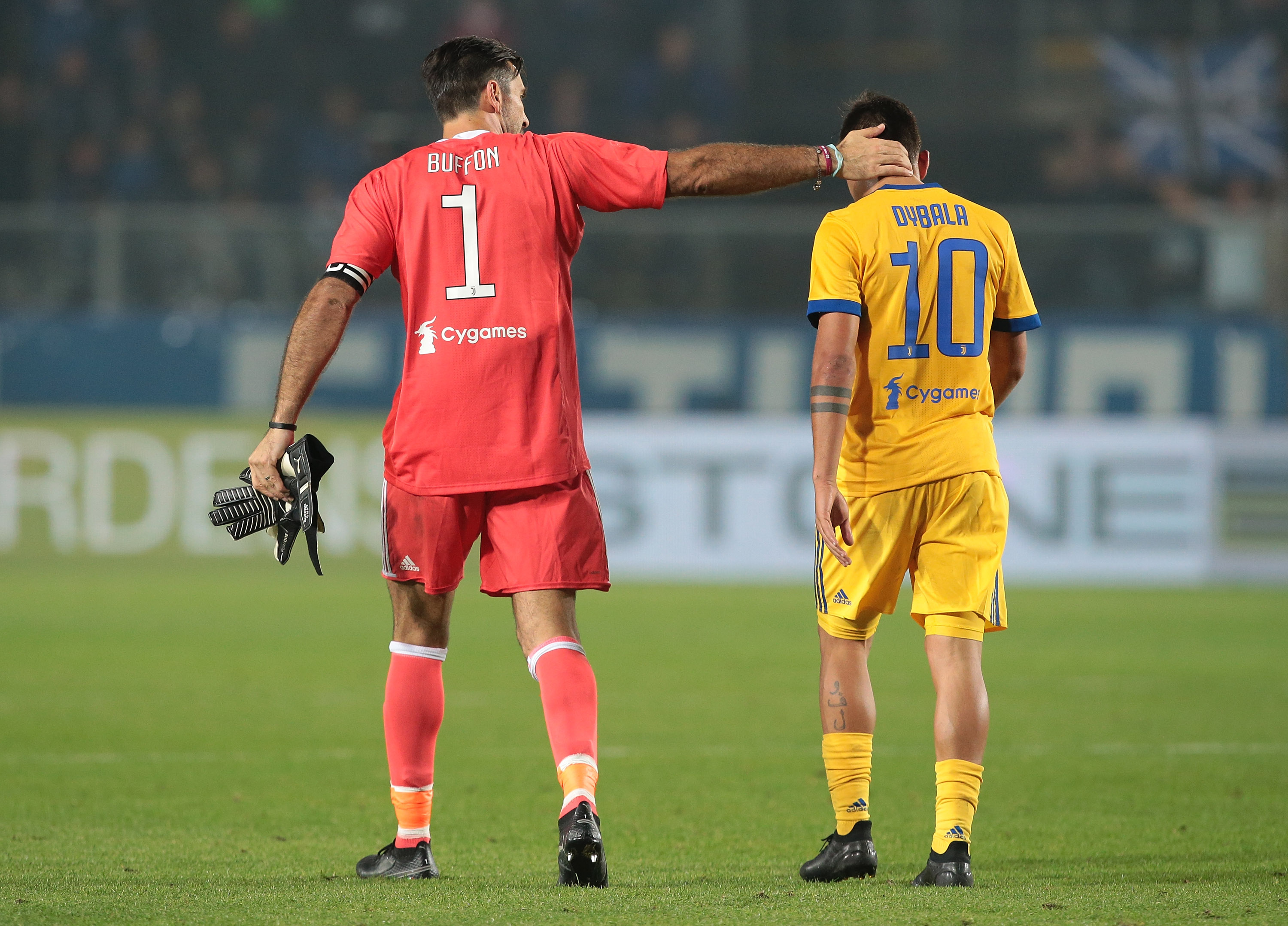 Gianluigi Buffon Paulo Dybala Atalanta Juventus Serie A 01102017