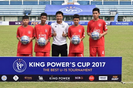 Image result for อนาวิน ร่วมสร้างแรงบันดาลใจแข้ง คิง เพาเวอร์ คัพ
