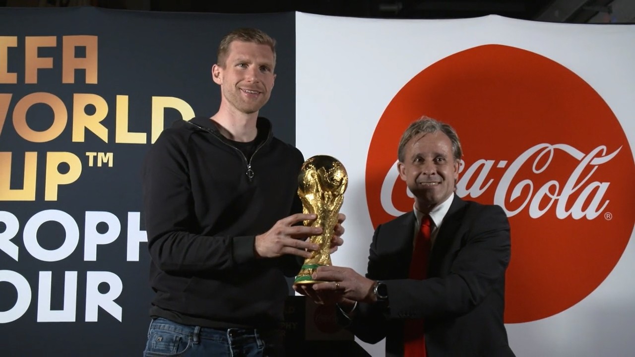 VIDEO Tur Trofi Piala Dunia FIFA Persembahan Coca Cola Mendarat Di