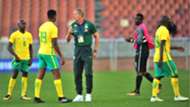 Stuart Baxter and Siphesihle Ndlovu of Bafana Bafana