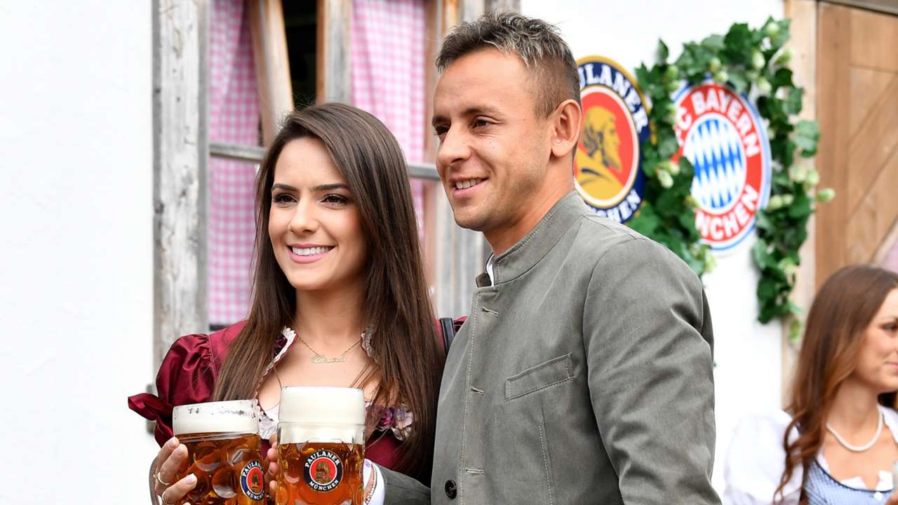 Bayern Munich Drown Their Sorrows During Oktoberfest Goal Com