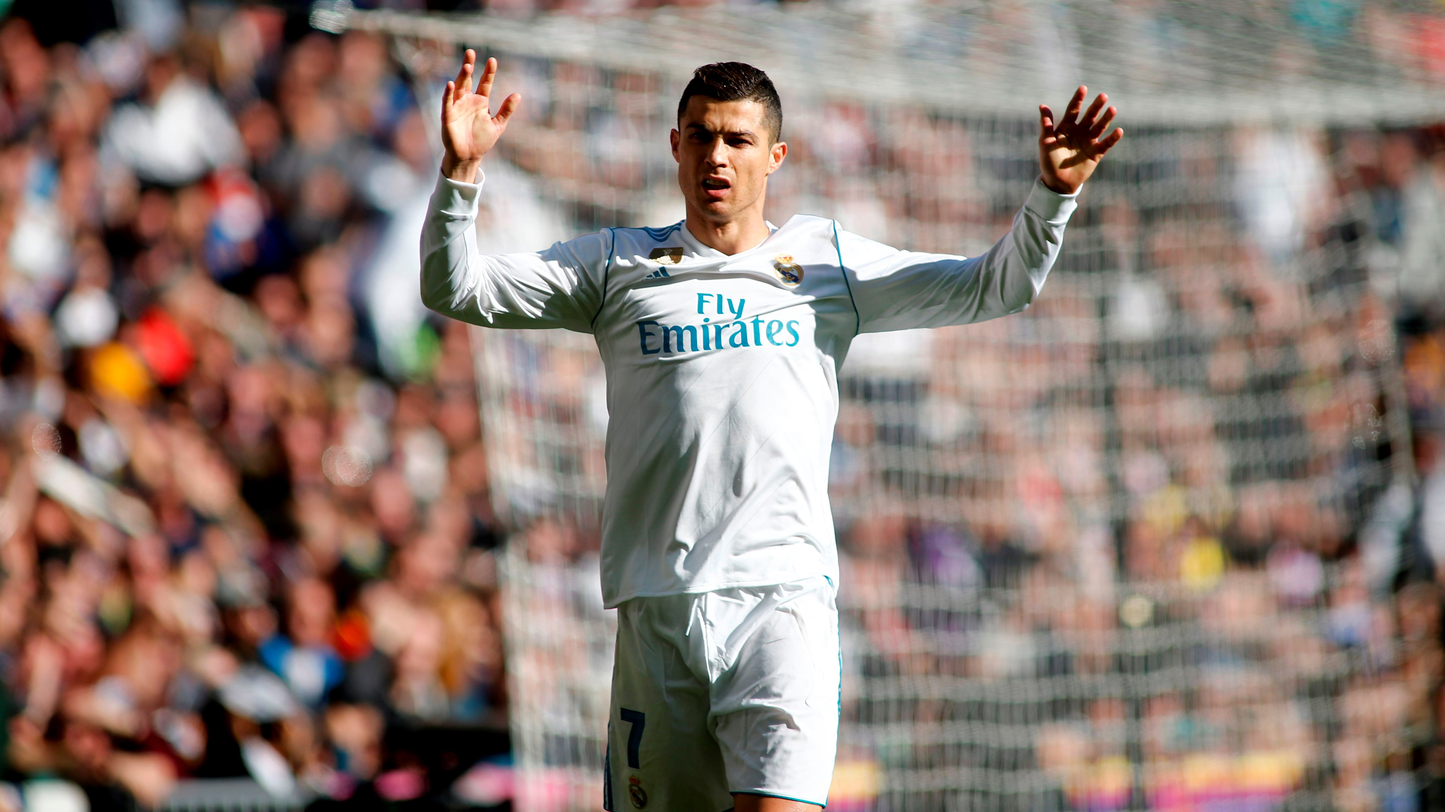 Cristiano Ronaldo tem muito espaço para mais prémios