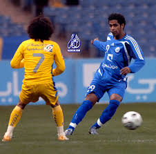 قبل مباراة الكلاسيكو - لاعبين ارتدوا قميص الهلال والاتحاد