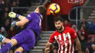 Bernd Leno Charlie Austin Arsenal Southampton 2018-19