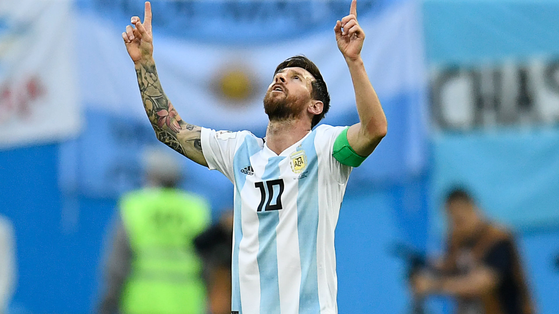 Messi Shocks World Cup Journalist With Ribbon Sent To Him By Reporter S Mother Mad Tatafo