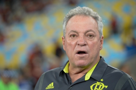 Abel Braga se utiliza das substituições para melhorar relação de atletas com a torcida