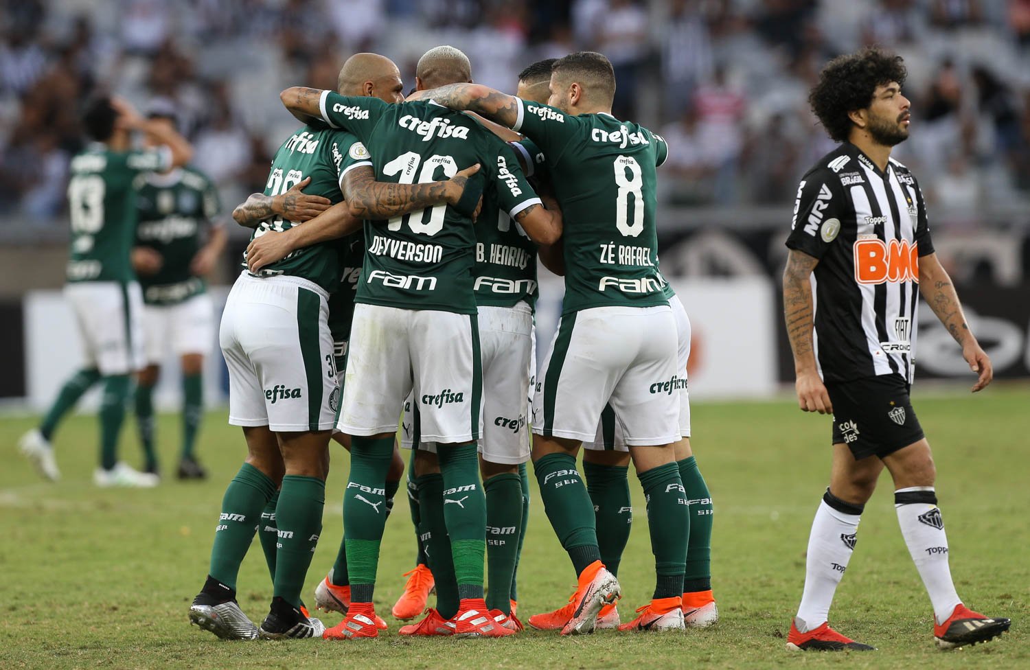 Negociação entre Palmeiras e Globo termina com acordo após "jogos no