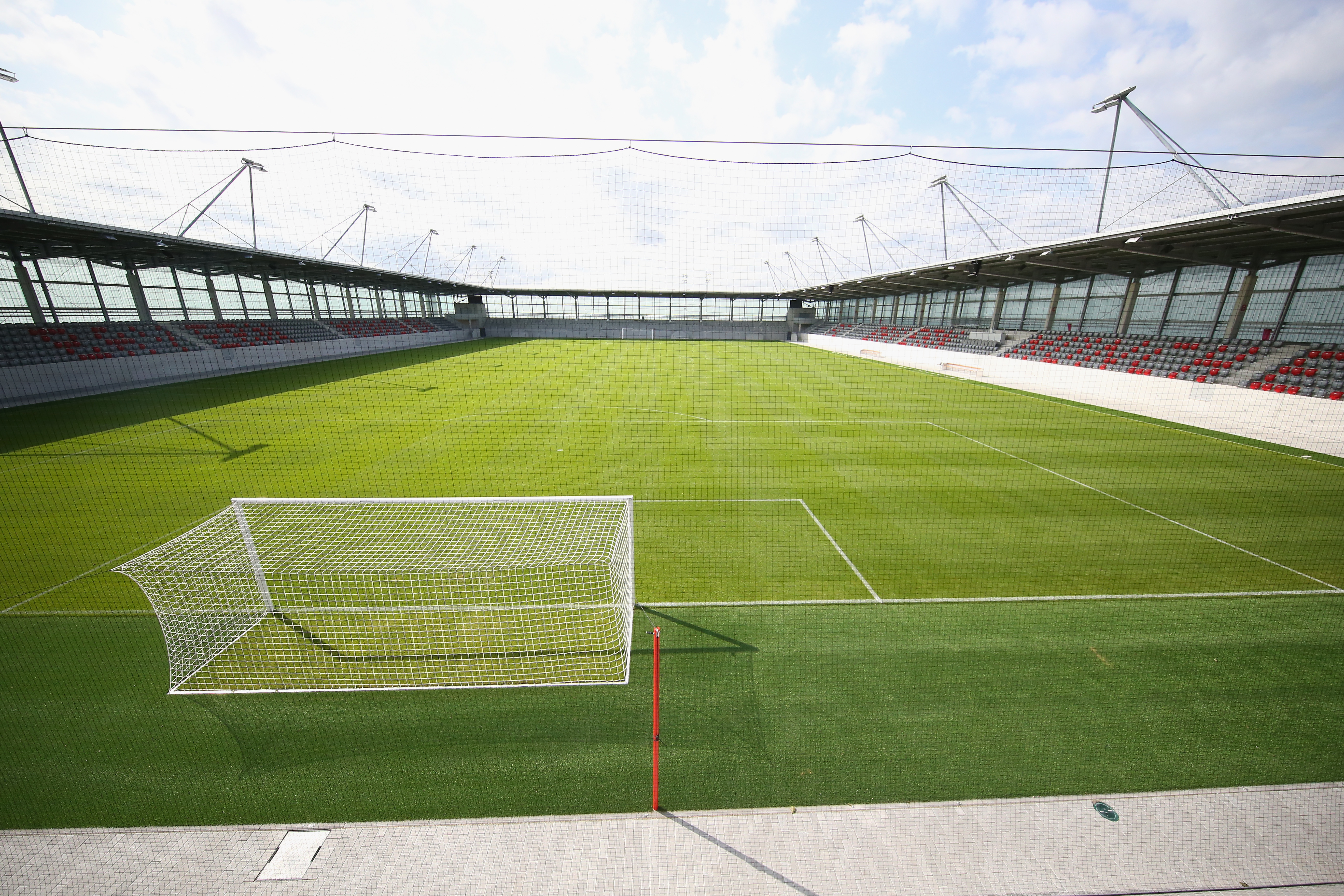 FC Bayern Campus eröffnet: Ein Gegenmodell zum Wahnsinn ...