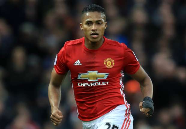 antonio-valencia-manchester-united-2016_11s7elxbyerfo1fe58mfi25ptw.jpg