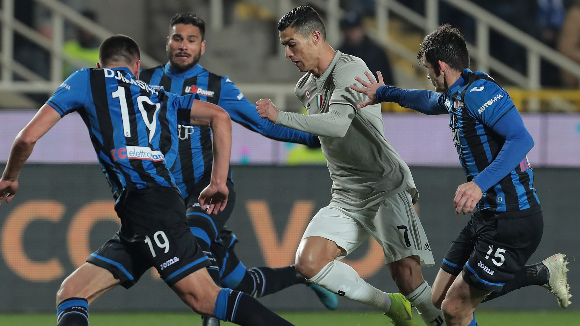 Serie A, il Milan chiede il posticipo del match contro il Frosinone