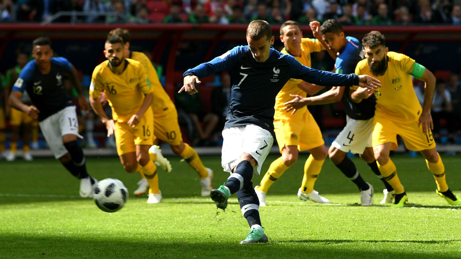 2-1: France Sleepwalk in Win Over Australia - Corner Kick