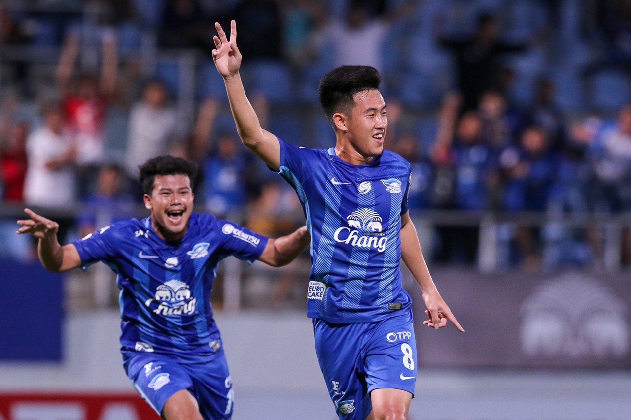ผลการค้นหารูปภาพสำหรับ วรชิตยิงแซงส่งฉลามเชือดราชบุรี 2-1