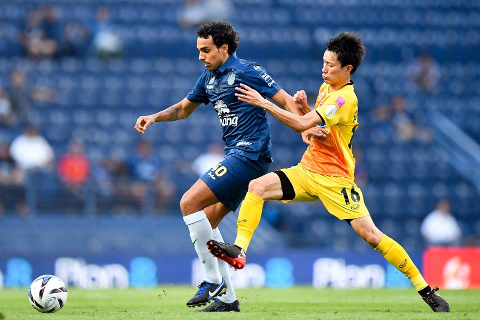ผลการค้นหารูปภาพสำหรับ บุรีรัมย์เก๋าเกมแซงอัดท่าเรือ 3-1