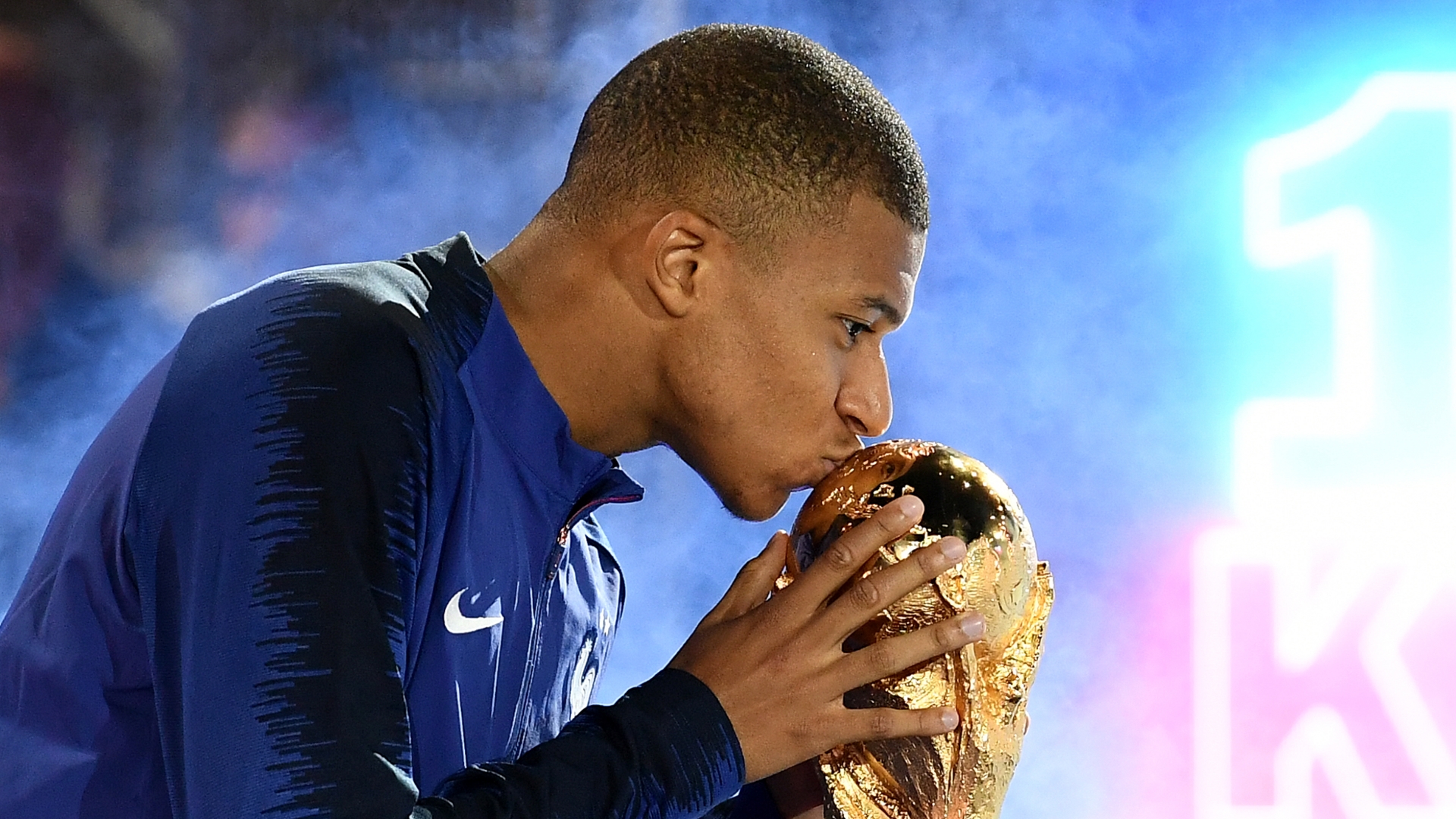 Mbappé não precisa sair do PSG para ser o melhor do mundo, projeta Pelé