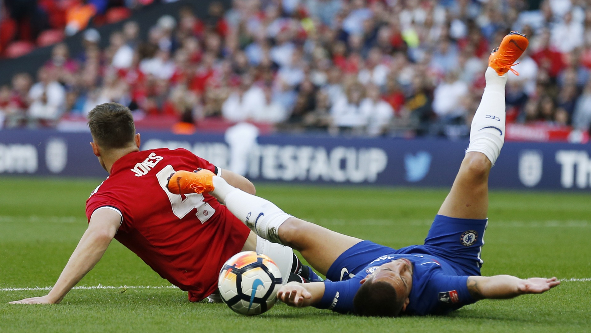 Phil Jones Eden Hazard Manchester United Chelsea 19052018