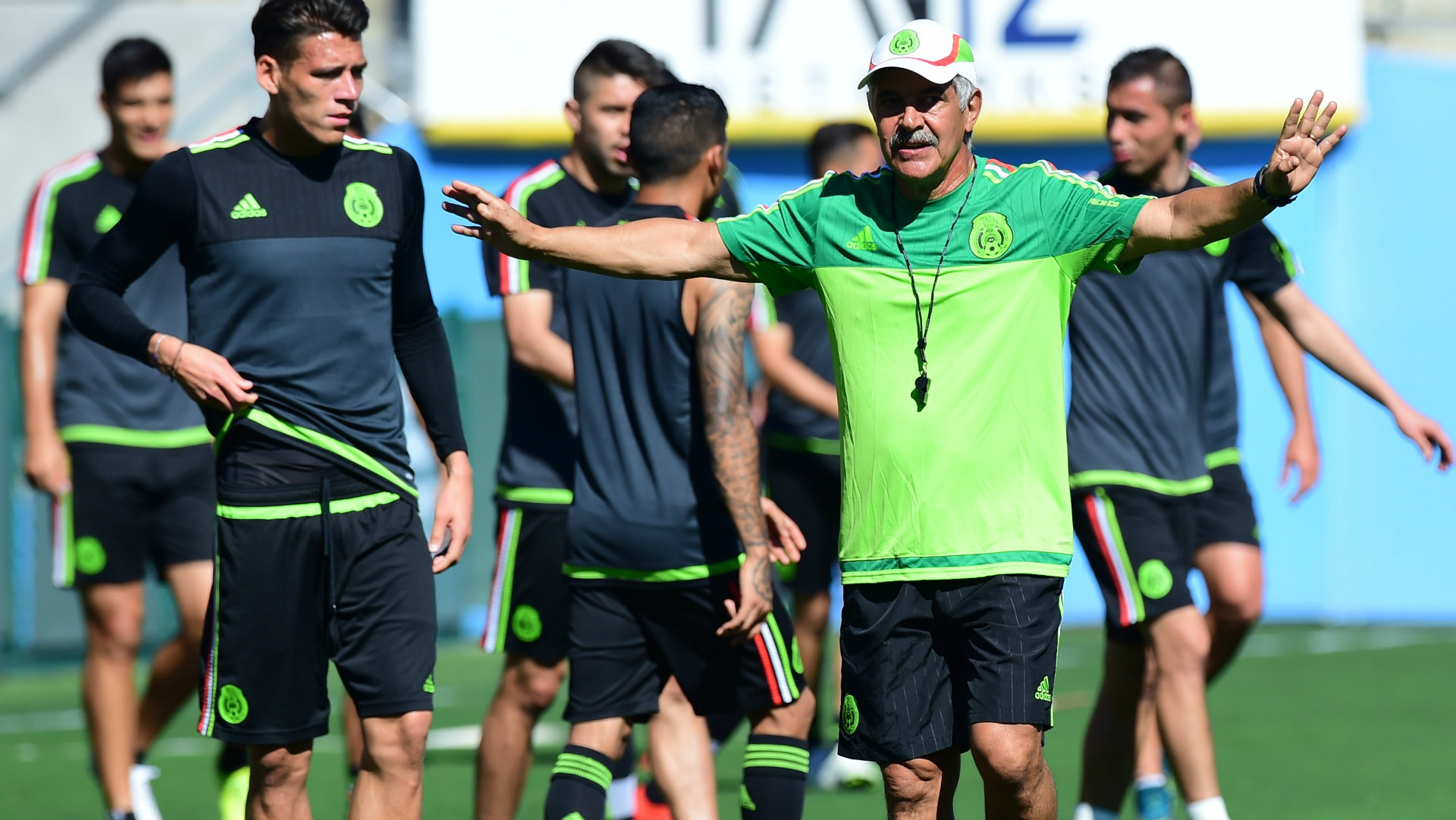 Resultado de imagen para TUCA FERRETI SELECCION MEXICO