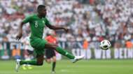 عمر هوساوي، قلب دفاع المنتخب السعودي، ويمتاز بطوله الذي يجعله يتفوق في الكرات العرضية