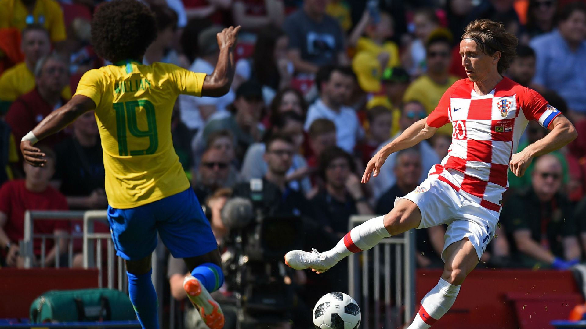 brazil croatia - luka modric willian - 03062018
