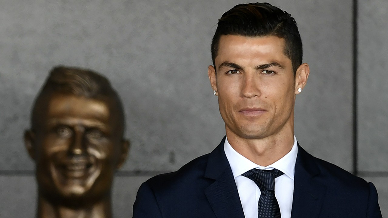 Pembuat Patung Lucu Cristiano Ronaldo Beri Pembelaan Goalcom