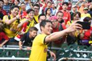 Dortmund legend team player Lee young pyo with fans.