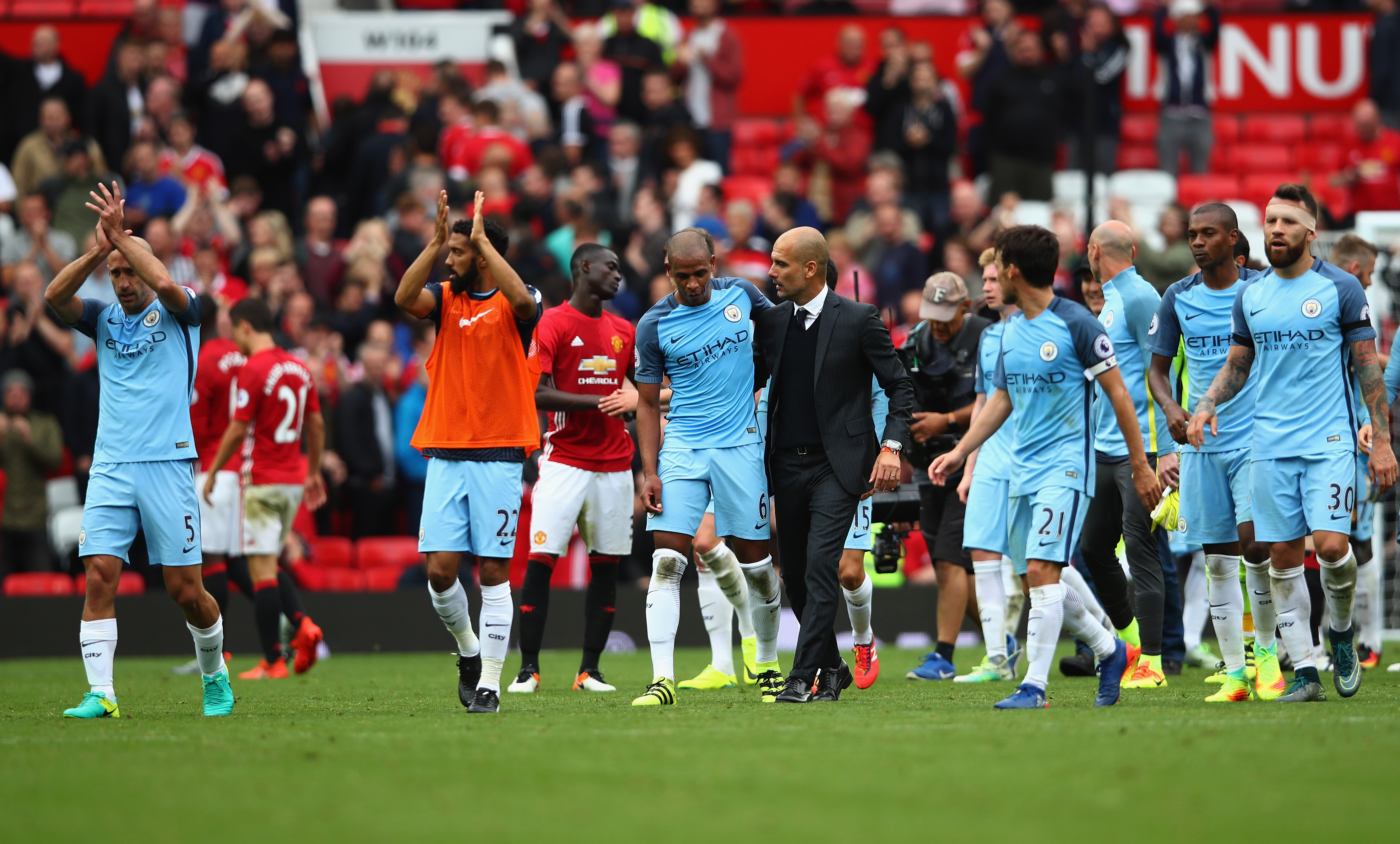 manchester-united-manchester-city-fernando-reges-pep-guardiola-091016_1d7h0jvymu2np1tz67uonag2lt.jpg