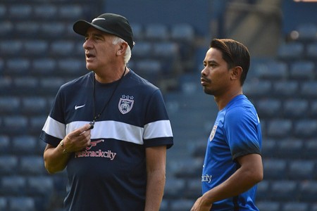 Johor Darul Ta'zim's Mario Gomez (left) and Safiq Rahim 2017