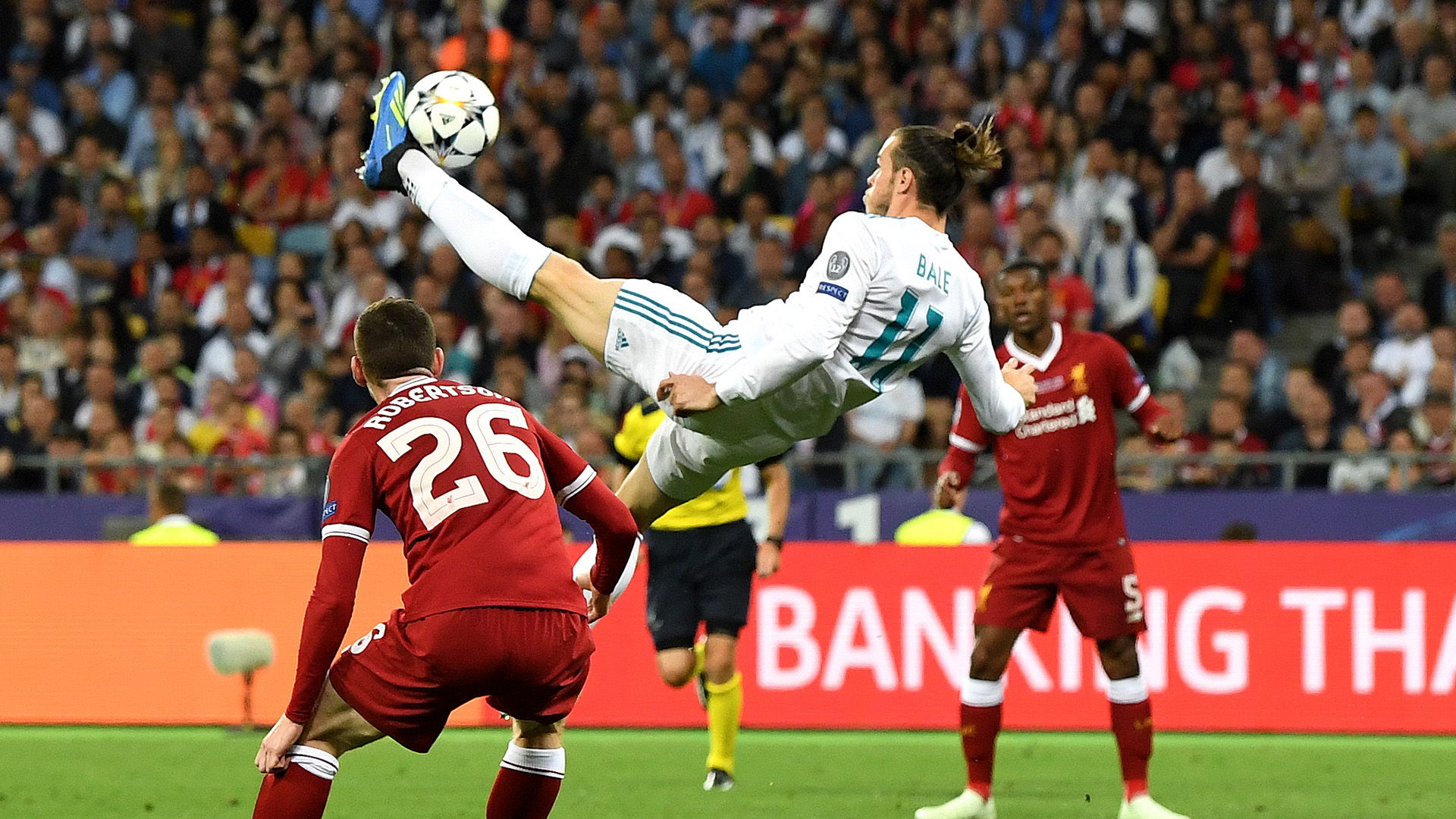 How to do a bicycle kick in football Cristiano Ronaldo