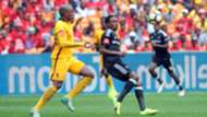 Willard Katsande and Thembinkosi Lorch - Kaizer Chiefs v Orlando Pirates