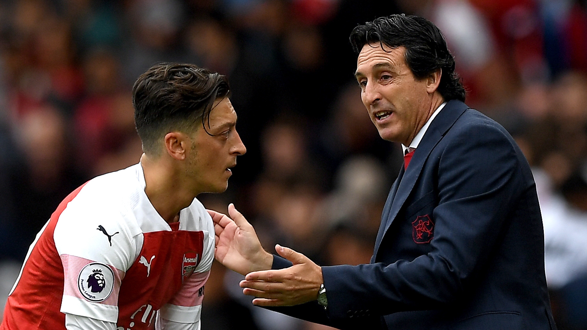 [Image: mesut-ozil-unai-emery-arsenal_1n8a2fqa60...-930090841]