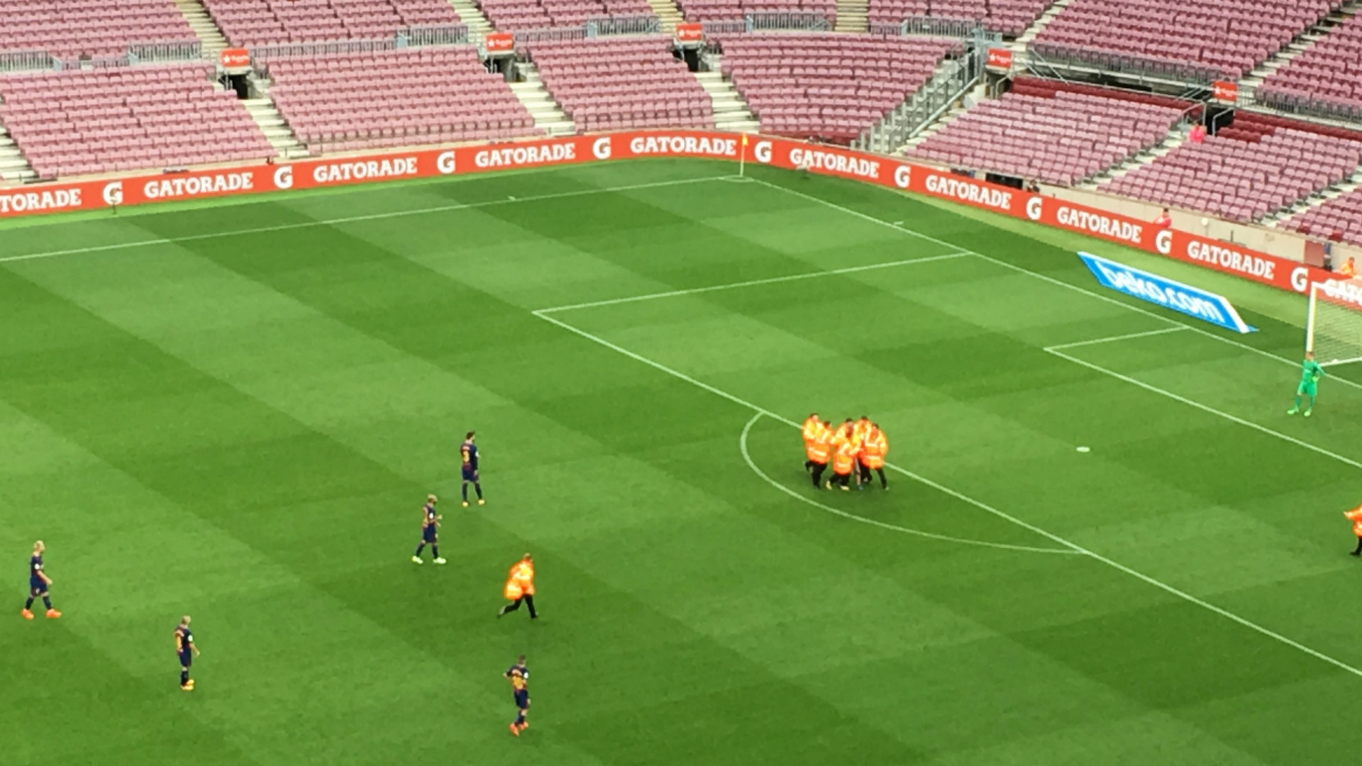 INVASIÓN EN EL CAMP NOU