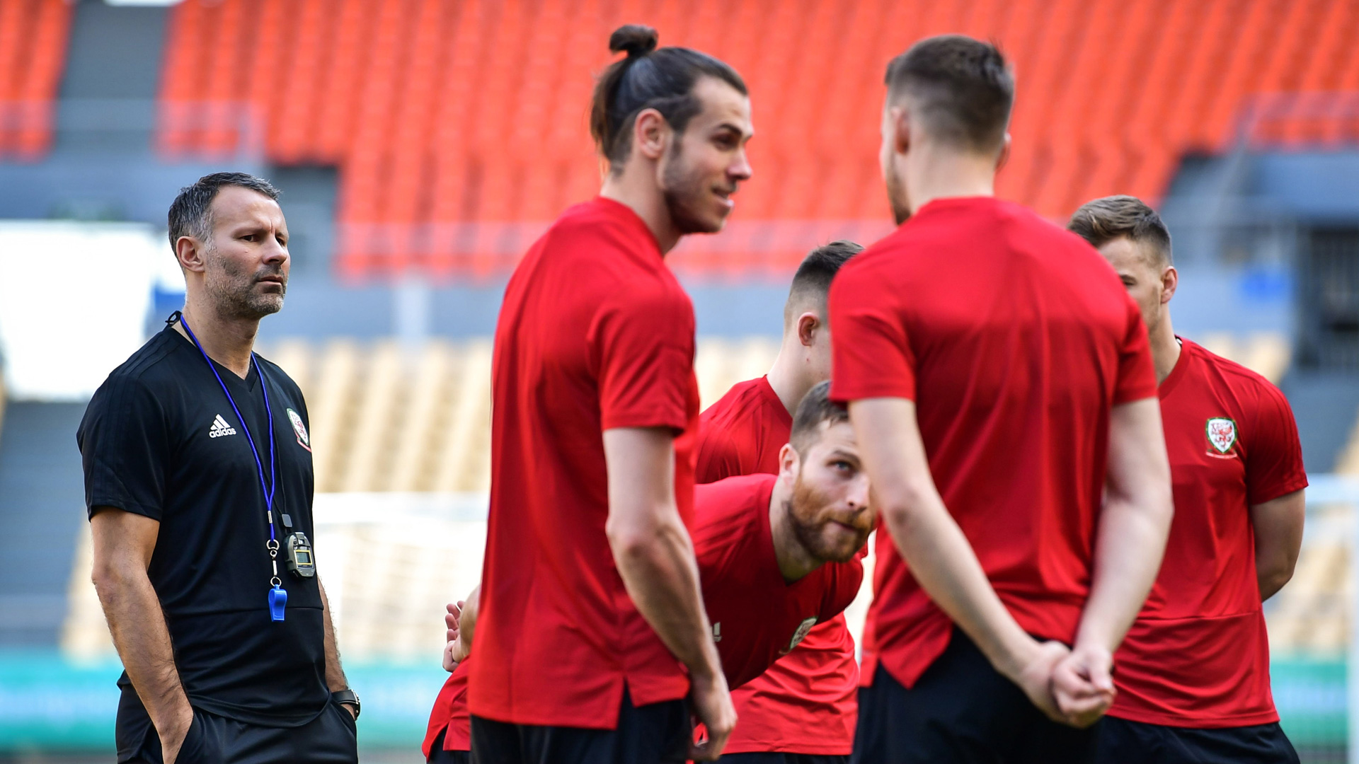 Giggs Bale Wales 20032018