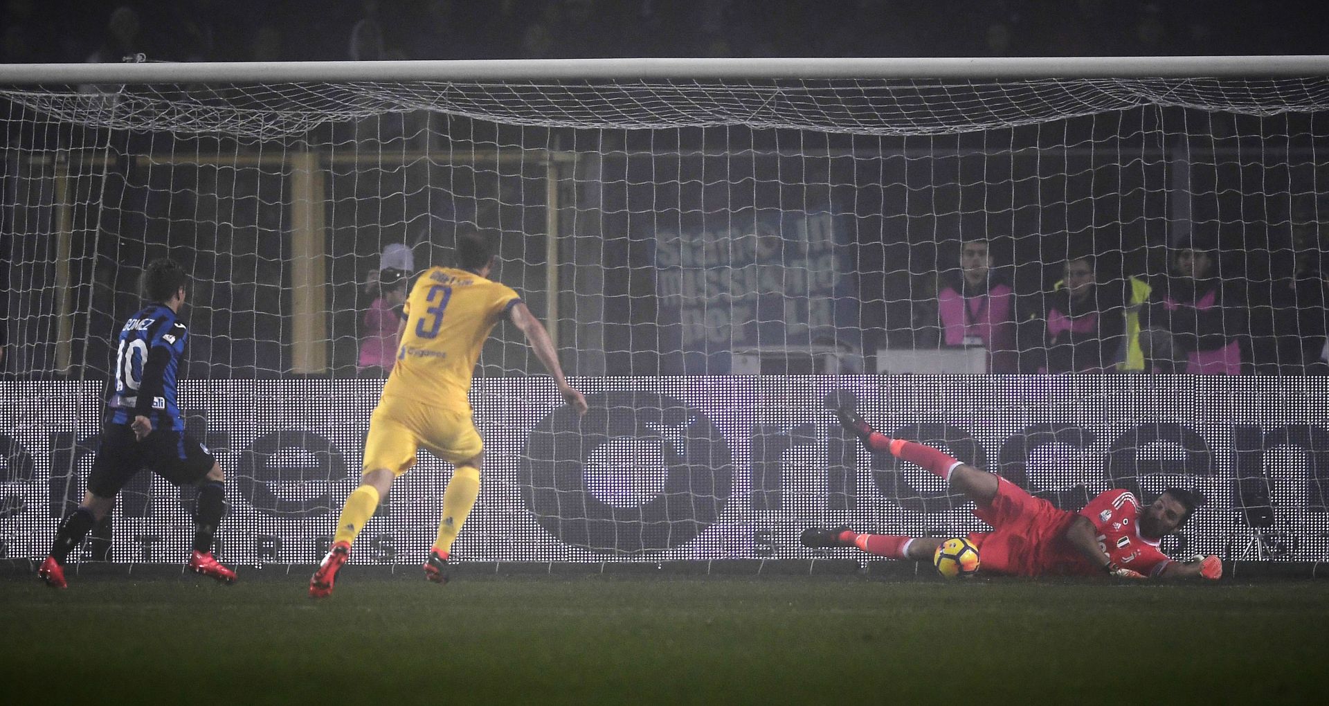 Higuain segna e Buffon conserva: Atalanta-Juventus 0-1 Higuain segna e Buffon conserva: Atalanta-Juventus 0-1