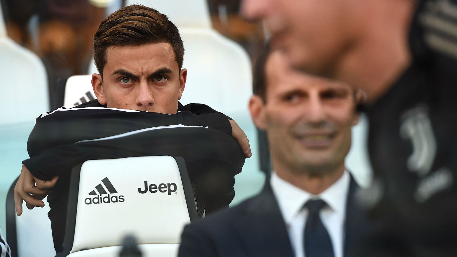 dybala-allegri-juventus_ec897bu6bm2b1ecp79vpvmps0.jpg