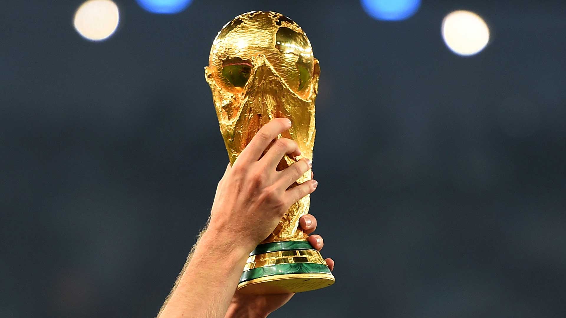 2017-11-29-worldcup-Trophy