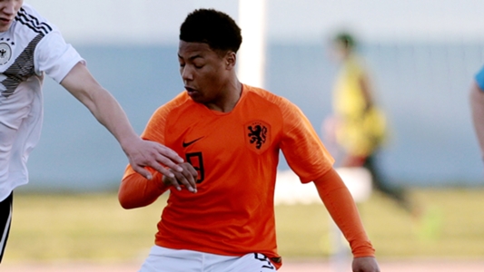 Berita Transfer - Bintang Muda Ajax Dillon Hoogewerf 
