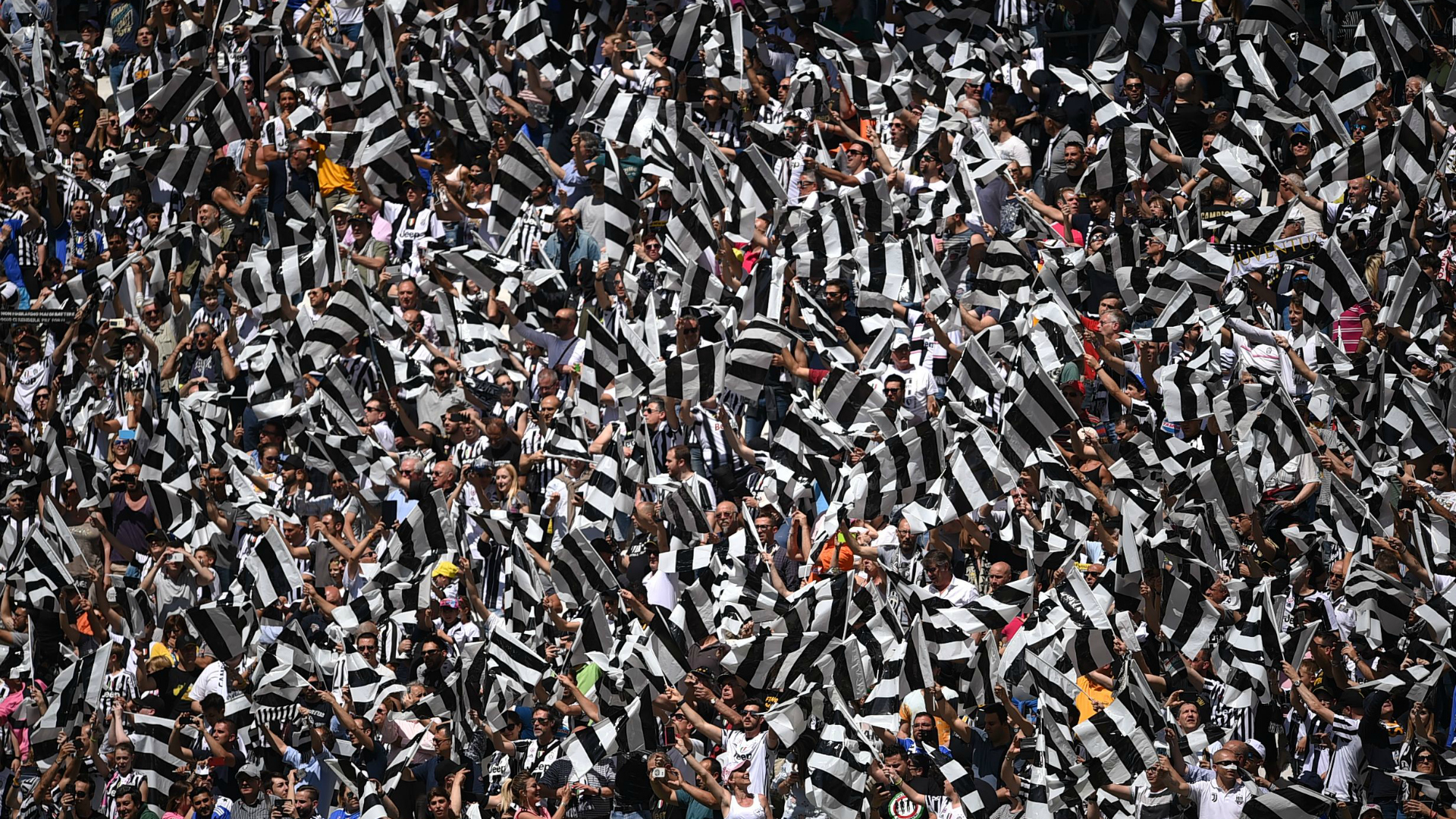 Juventus, strisicone ultras contro la società: stadio troppo caro Juventus, strisicone ultras contro la società: stadio troppo caro