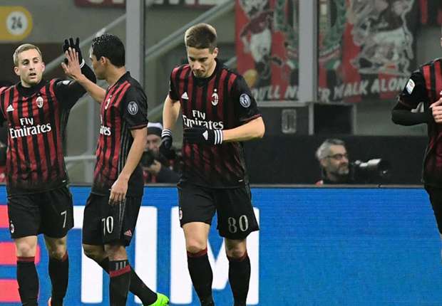 milan-players-celebrating-milan-fiorentina-serie-a_vgvz88rymmtn1ppaellwn03pc.jpg