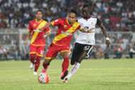 Selangor's Andik Vermansah (middle) tries to get past T-Team's Makan Konate (right) 2016