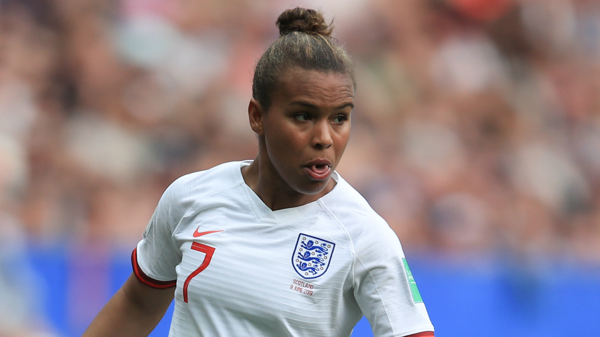 How much do England's women footballers earn compared to England's men ...