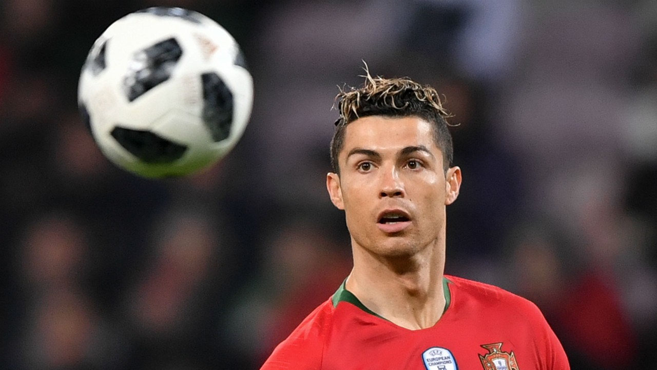 Resultado de imagem para Cristiano Ronaldo assume artilharia da Copa