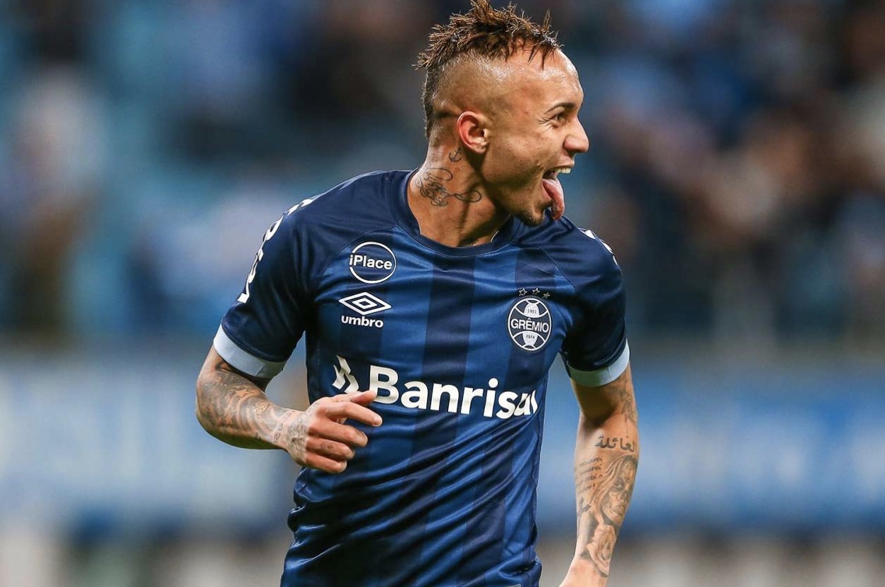 他们希望能够拿下格雷米奥的天才前锋埃弗顿