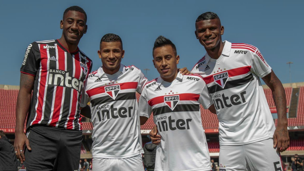 Kaká e Chulapa apresentam novo uniforme do São Paulo para ...
