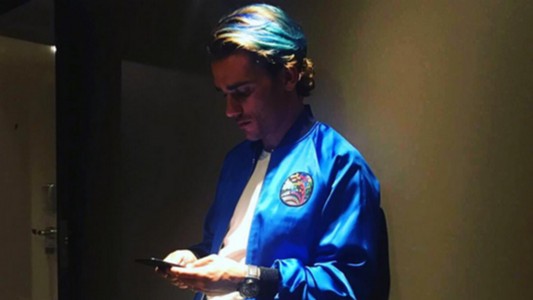 Nuovo look per Griezmann capelli blu per l attaccante 