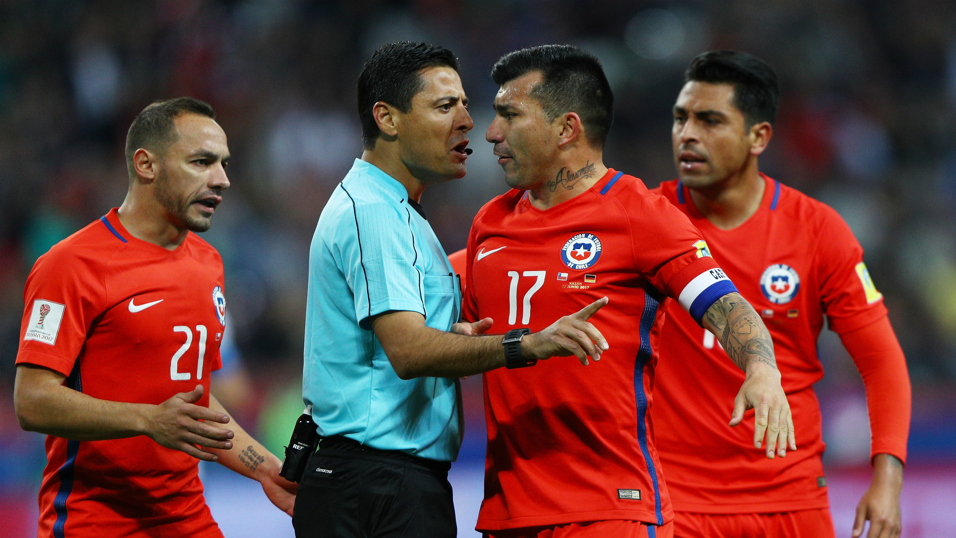 Detienen a hermano de Gary Medel durante su ingreso al Estadio Monumental