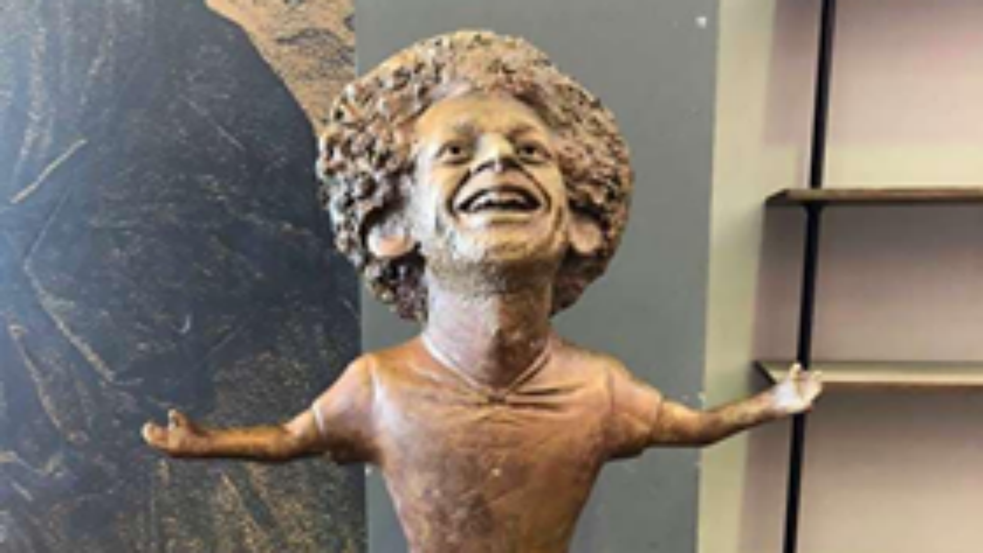 Mohamed Salah a lui aussi droit à une statue totalement RATEE Mohamed Salah a lui aussi droit à une statue totalement RATEE