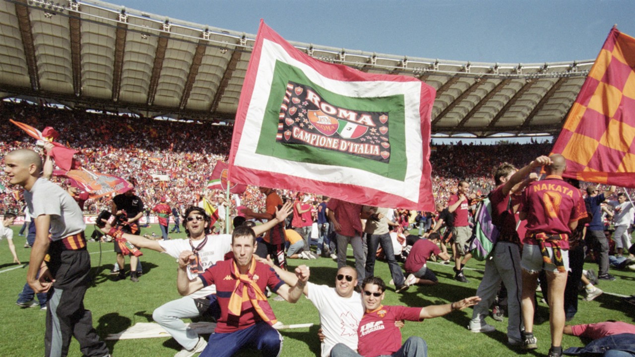 Sicuramente per Eusebio Di Francesco, il 17 Giugno 2001 sarà comunque una giornata indimenticabile. Roma - Parma 3-1 è stata la partita che ha garantito il terzo scudetto della storia ai Giallorossi. Foto: Getty.