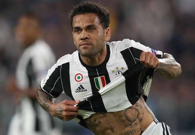 dani-alves-juventus-monaco-champions-league_5roxxw8jpu9p19gg0nfygkcs0.jpg