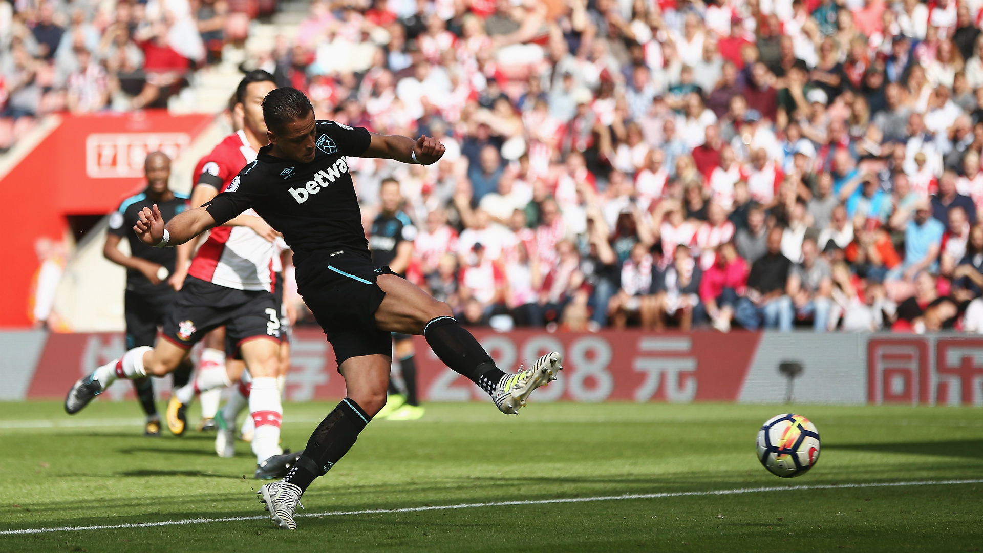 Se estrena 'Chicharito' Hernández con el West Ham United