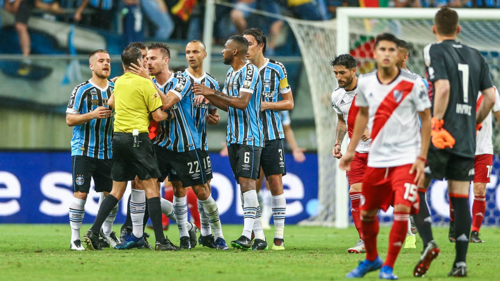 Expulsão Bressan Grêmio River Plate Copa Libertadores 30102018