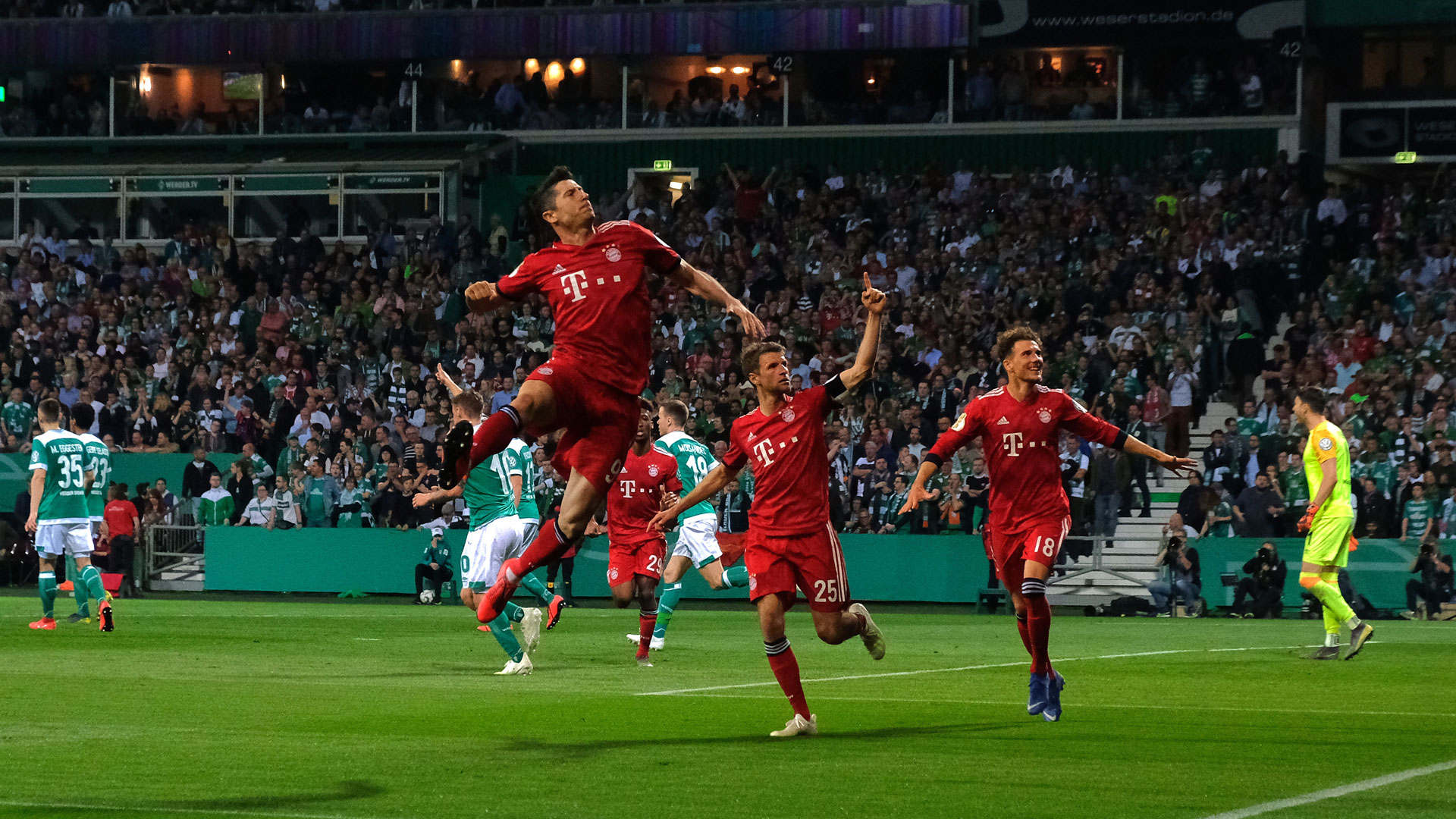 Il Bayern festeggia con la Il Bayern festeggia con la